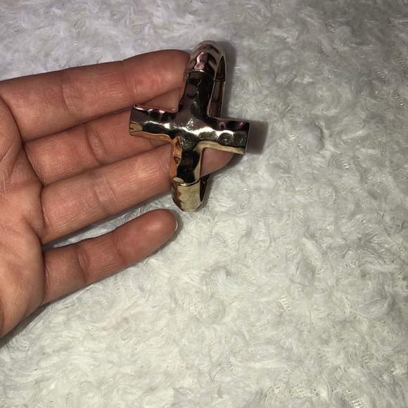 Cute cross bangle stretchy bracelet - Picture 3 of 3